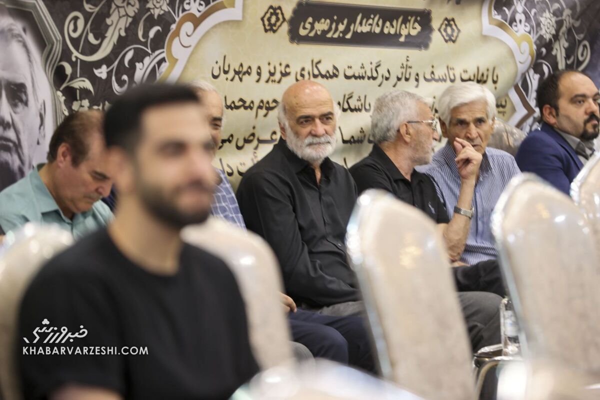 حضور سپاهانیها در مراسم ترحیم محمد برزمهری +عکس