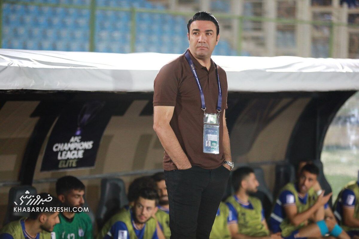 جواد نکونام مانع درگیری دو بازیکن استقلال شد؛ نزدیک بود کتک کاری این دو استقلالی جهانی شود جواد نکونام مانع درگیری دو بازیکن استقلال شد؛ نزدیک بود کتک کاری این دو استقلالی جهانی شود