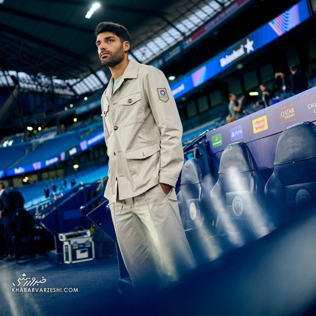 عکس| تیپ و استایل مهدی طارمی در منچستر به سبک خلبانهای جنگ جهانی