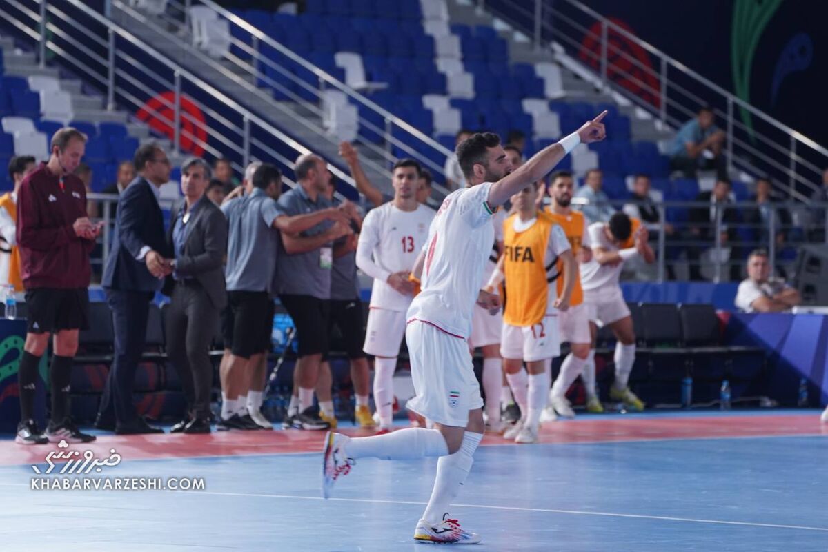 عکس| ستاره ایرانی برنده توپ طلا در آغوش همسرش/ پیام ویژه این زن روی کفش ستاره تیم ملی عکس| ستاره ایرانی برنده توپ طلا در آغوش همسرش/ پیام ویژه این زن روی کفش ستاره تیم ملی