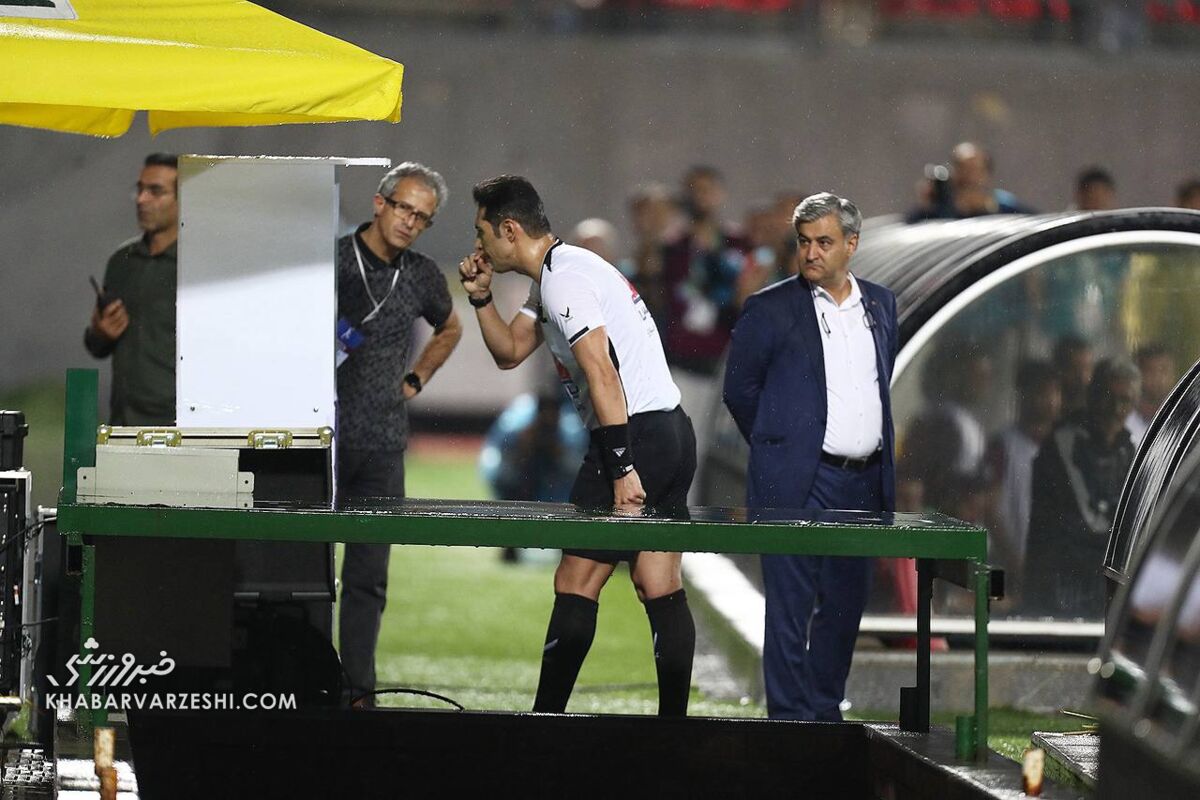 سورپرایز فدراسیون؛ داور بازی سپاهان- پرسپولیس باید به بانوان توضیح دهد! سورپرایز فدراسیون؛ داور بازی سپاهان- پرسپولیس باید به بانوان توضیح دهد!