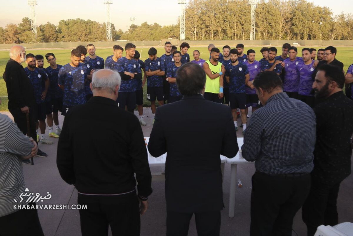 در تمرین استقلال دلتنگ پدرم شدم/ دوست دارم بلانکو به پرسپولیس گل بزند/ نکونام گفت پورحیدری من را به تیم ملی آورد