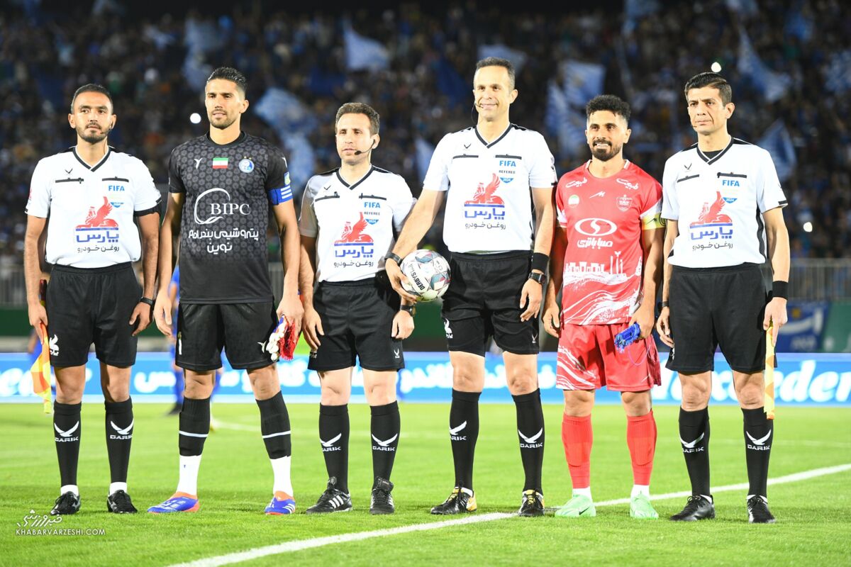 باور نکردنی: دلیل محرومیت داور بازی پرسپولیس لو رفت؛ به او گفتند پنالتی بگیر، قبول نکرد! با توجه به توقف پرسپولیس میتوان گفت تراکتور و سپاهان حالا اصلیترین مدعیان قهرمانی لیگ برتر فوتبال هستند.