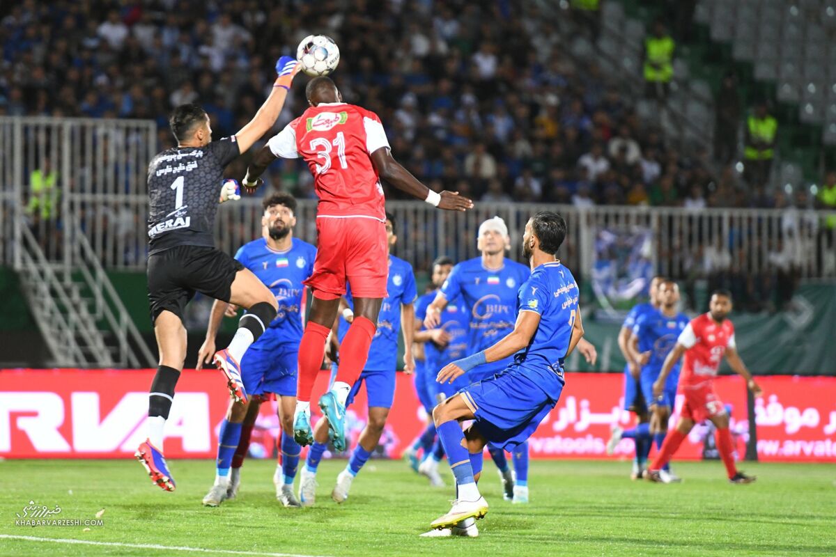 استقلال با شکست پرسپولیس نصف تلخیها را از بین میبرد/ این همه تعطیلی تمرینات عجیب است/ از زکیپور انتظار بیشتری داریم