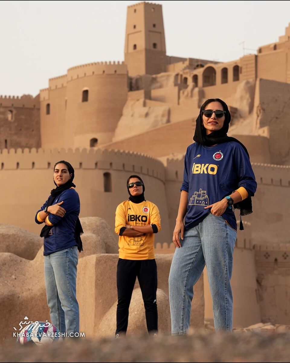 تصاویر| رونمایی جذاب و حرفهای از کیت جدید تیم خاتون بم