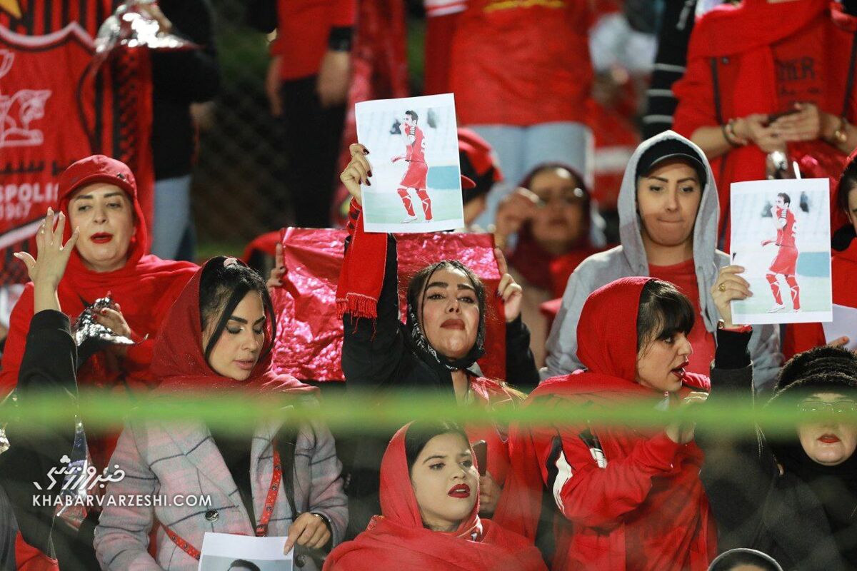 ویدیو| زنان فوتبال‌دوست آماده ورود به ورزشگاه سیرجان برای دیدار گل گهر - پرسپولیس