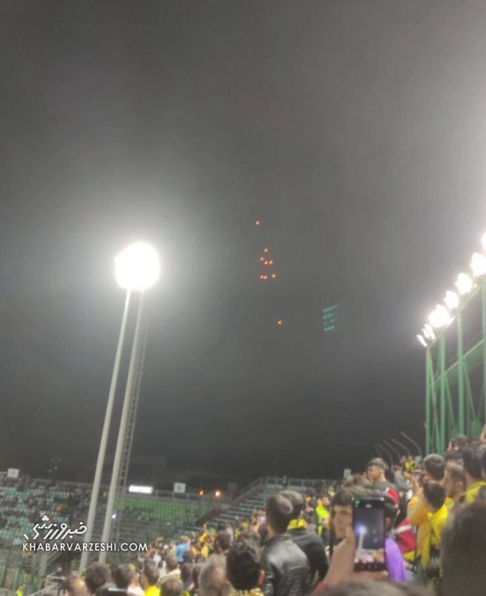 موشکهای شلیک شده به اسرائیل در بازی سپاهان و استقلال رویت شد +عکس