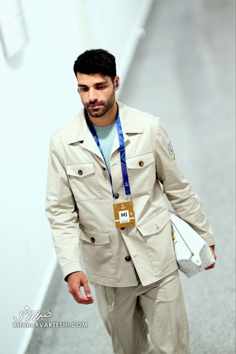 استقبال طارمی از ستاره سرخ با لباس خلبانی! +عکس