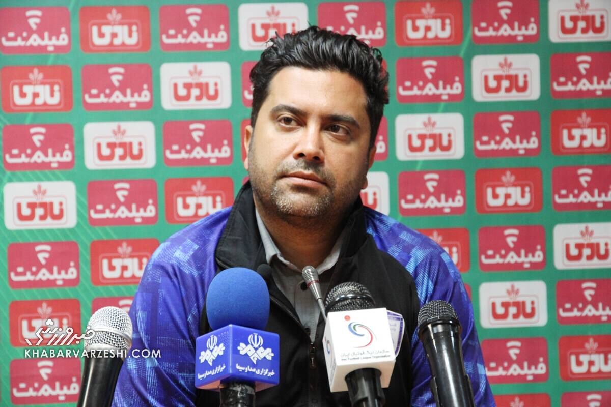 برخی بازیکنان خارجی بهخاطر جنگ انصراف دادند/ بازیکنی که ناز کند، به دردم نمیخورد/ زمین تمرین نداریم برخی بازیکنان خارجی بهخاطر جنگ انصراف دادند/ بازیکنی که ناز کند، به دردم نمیخورد/ زمین تمرین نداریم