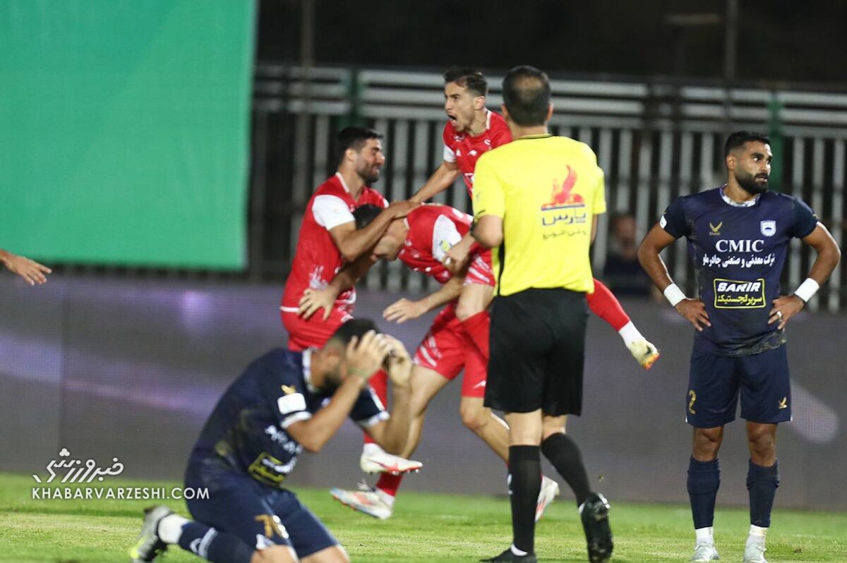 ویدیو| خلاصه بازی پرسپولیس ۱ - چادرملو ۰/ برد سخت سرخها با گل هیجانانگیز گولسیانی ویدیو| خلاصه بازی پرسپولیس ۱ - چادرملو ۰/ برد سخت سرخها با گل هیجانانگیز گولسیانی