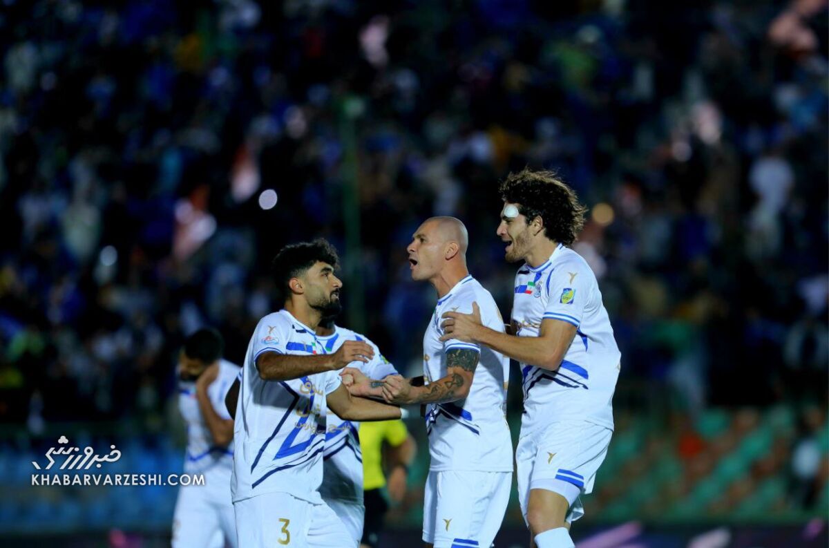 ویدیو| گل اول استقلال به هوادار/ رافائل سیلوا چراغ اول را روشن کرد ویدیو| گل اول استقلال به هوادار/ رافائل سیلوا چراغ اول را روشن کرد