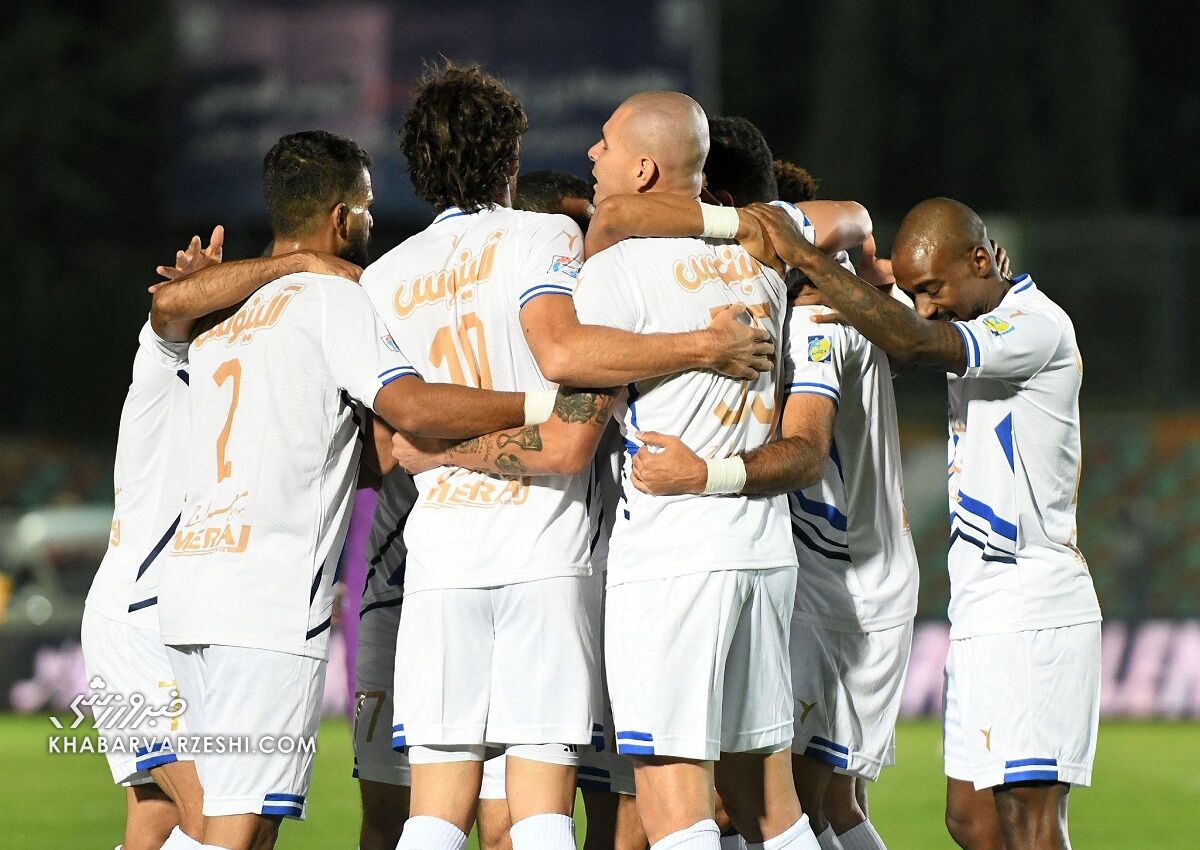 همه عاشق این استقلال میشوند/ گلر مهدی رحمتی ستاره زمین بود/ با این فوتبال در دربی پرسپولیس را هم شکست میدادیم/ این استقلال هنوز هم بخت قهرمانی است