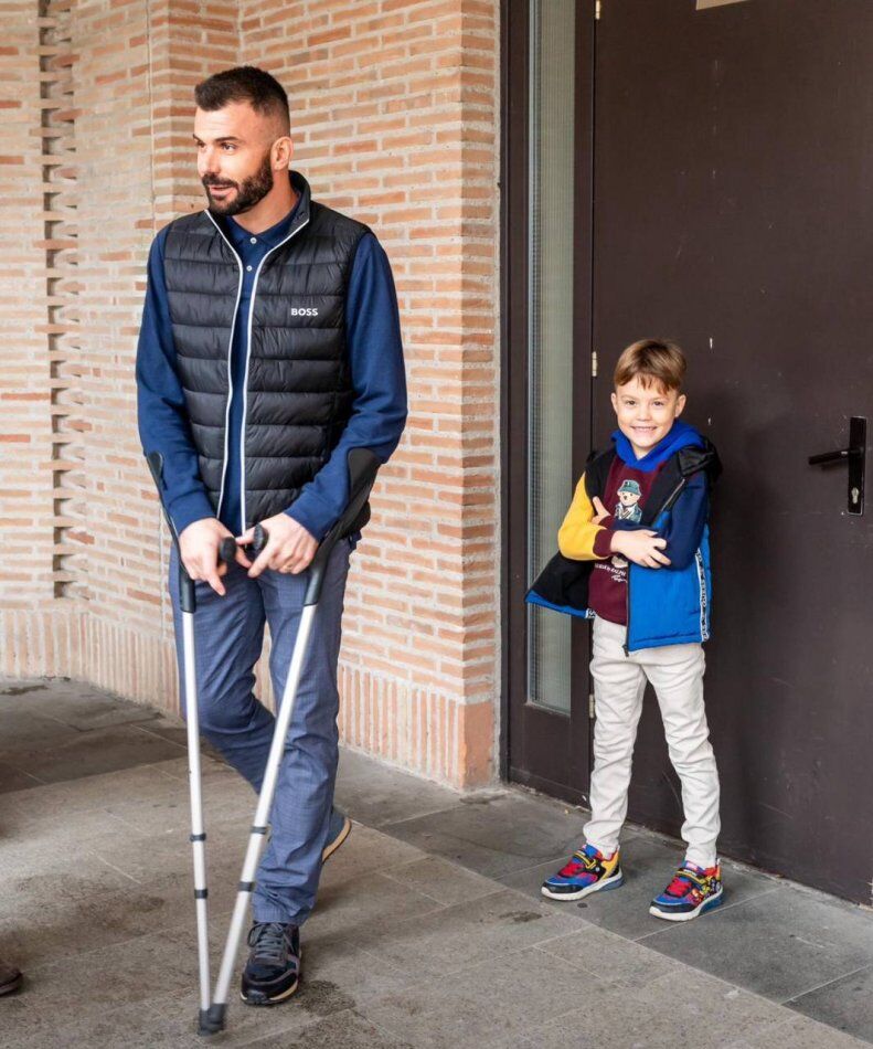 اتفاق تلخ برای بوژیدار رادوشویچ/ گلر سابق پرسپولیس با عصا راه میرود! +عکس