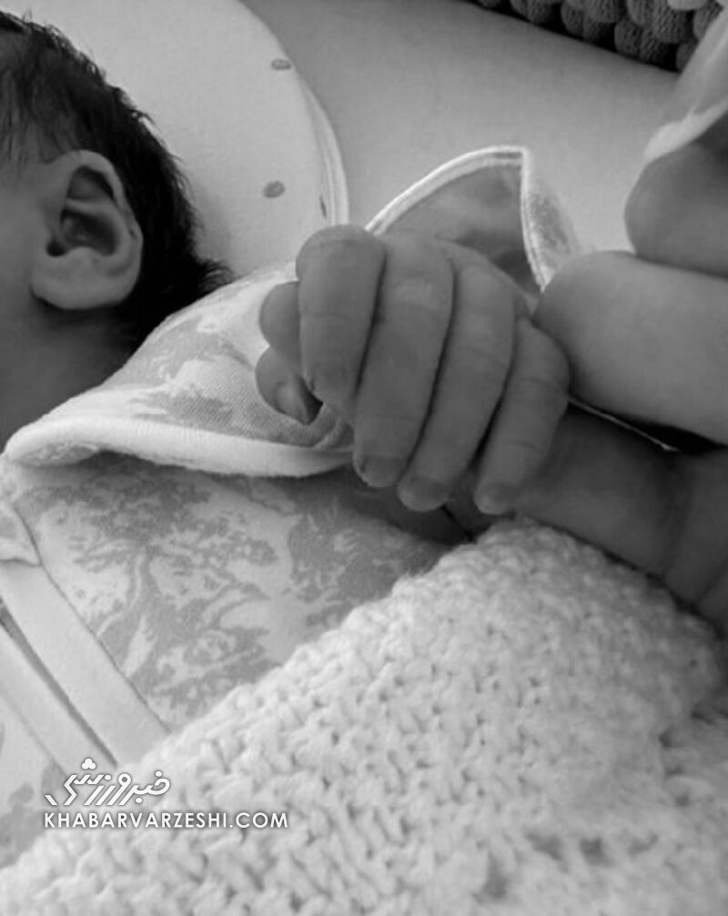 عکس| فرزند ستاره آبیآسمانیها بهدنیا آمد