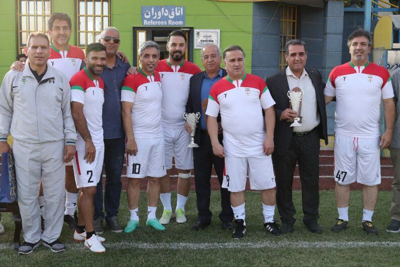 عکس| ستارههای ۹۸ به یک بهانه خوب دور هم جمع شدند