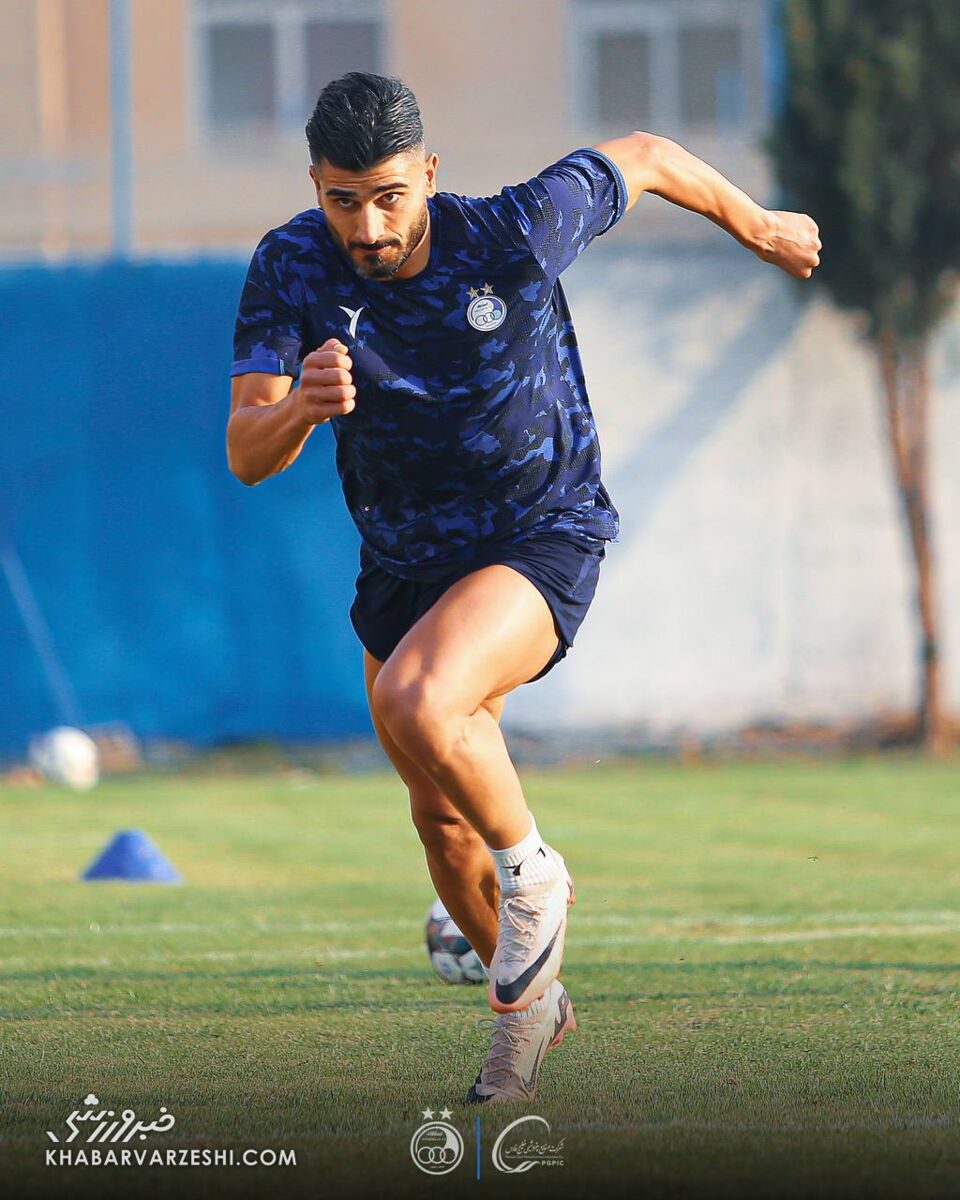 سهراب روی ستارههای استقلال زوم شد! +عکس