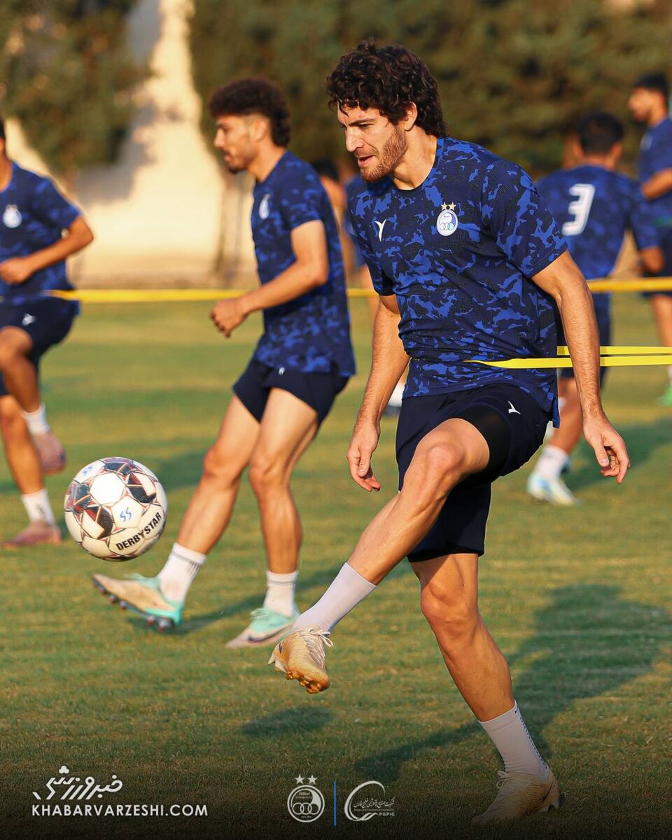 سهراب روی ستارههای استقلال زوم شد! +عکس