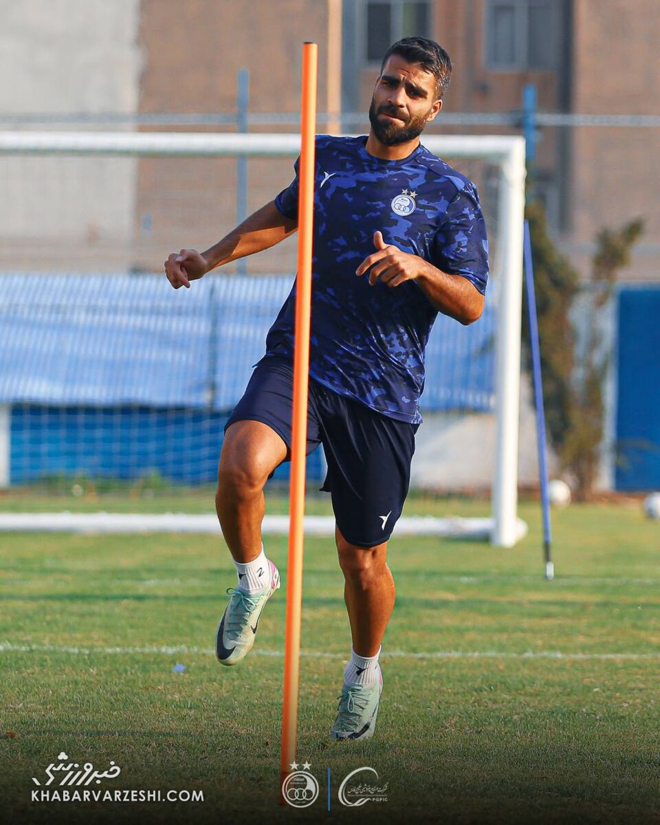 سهراب روی ستارههای استقلال زوم شد! +عکس