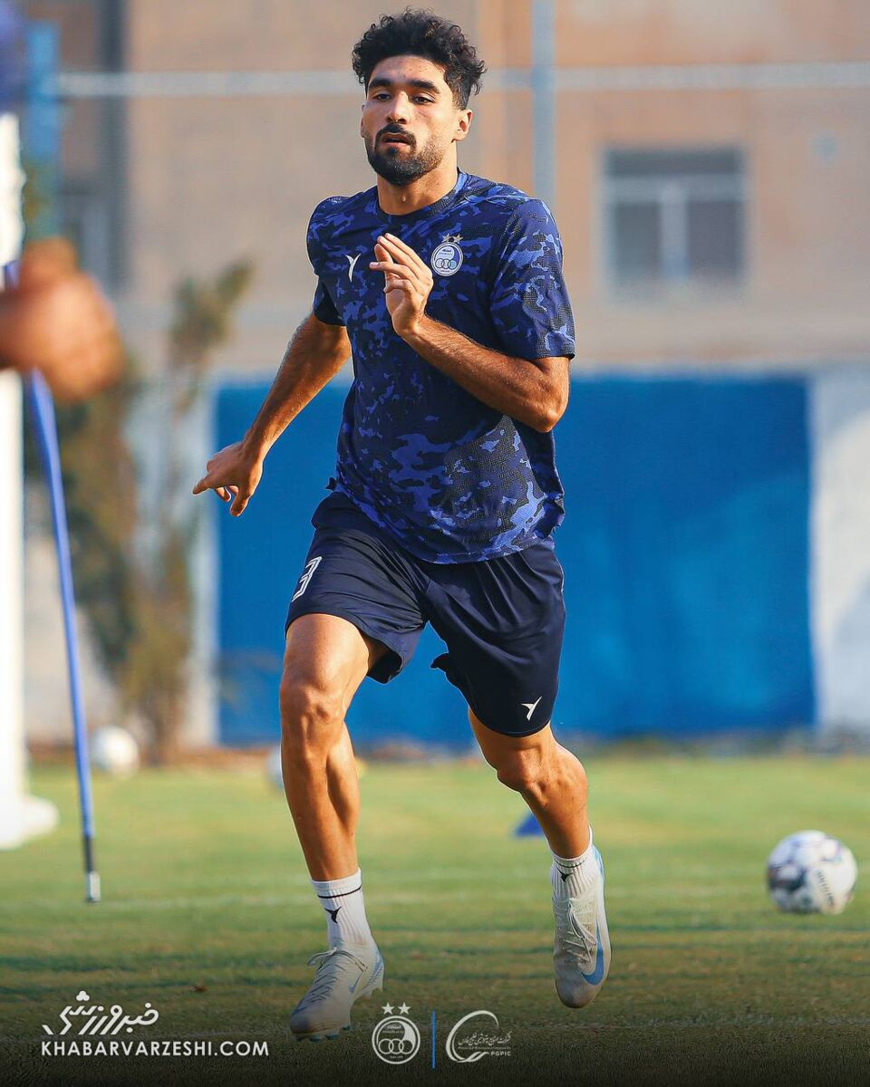 سهراب روی ستارههای استقلال زوم شد! +عکس