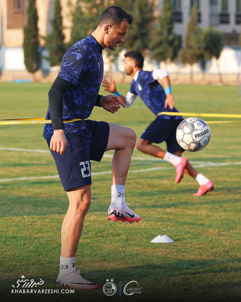 سهراب روی ستارههای استقلال زوم شد! +عکس