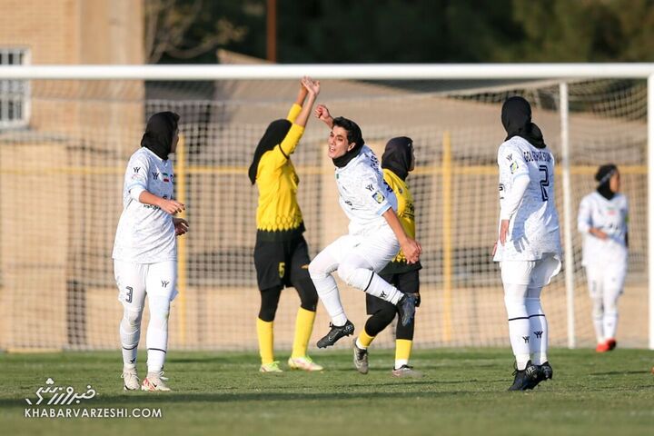 فوتبال زنان سپاهان - گلگهر