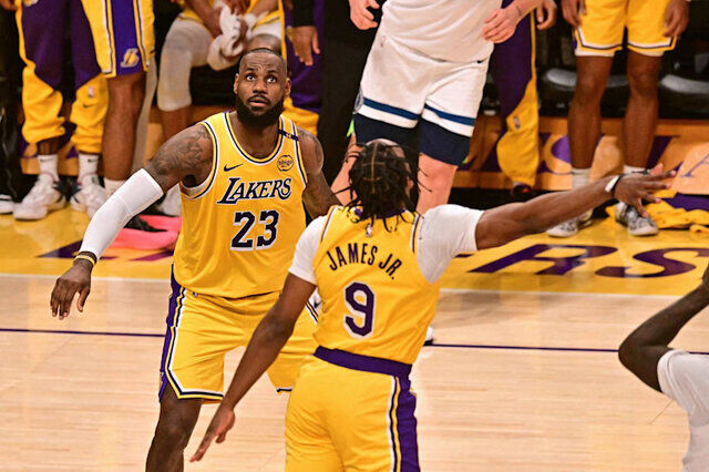 ویدیو| اتفاق عجیب و جالب برای اولین بار در تاریخ NBA ویدیو| اتفاق عجیب و جالب برای اولین بار در تاریخ NBA