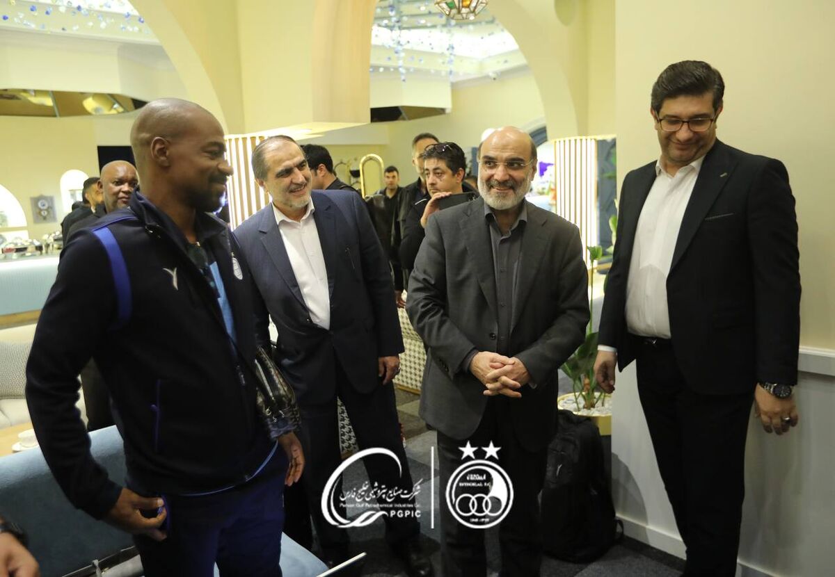 عکس| استقبال ویژه علیعسگری از کاروان استقلال/ دیدار مدیرعامل پتروشیمی خلیج فارس با موسیمانه