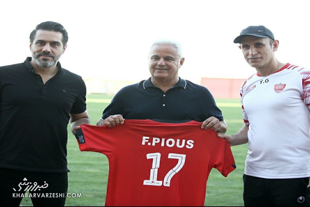 فرق السد و پرسپولیس؛ فرق «حرفهای» ما و دنیا!/ السد به پورعلی گنجی پیراهن نداد، پرسپولیس به رونالدو قالیچه داد!