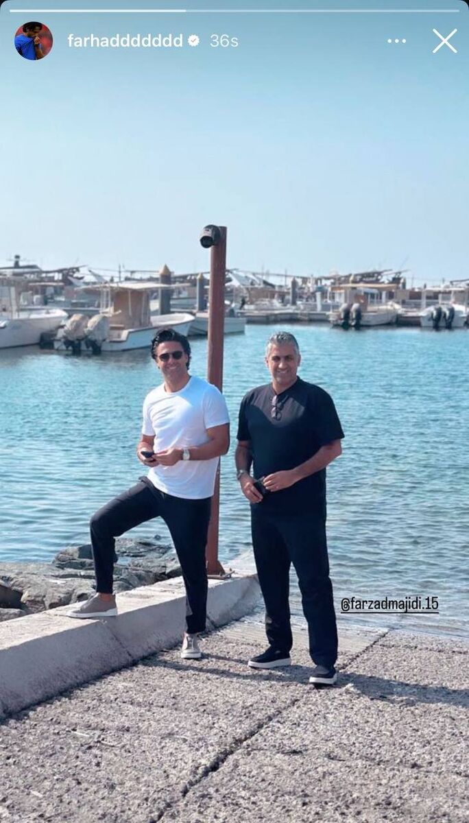 عکس| خوشگذرانی فرهاد مجیدی با یار همیشگیاش در دربی
