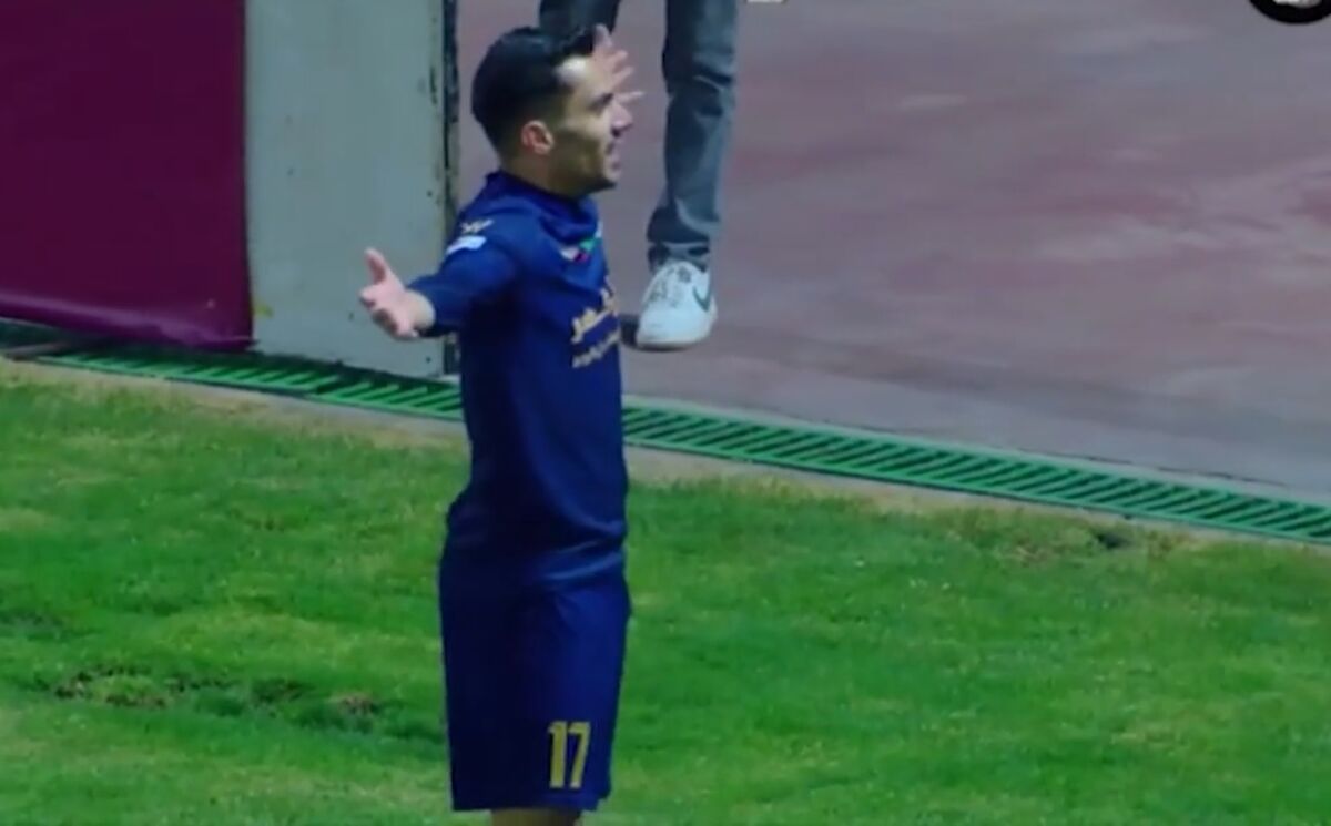 هافبک گل گهر به تراکتور پیوست هافبک گل گهر به تراکتور پیوست