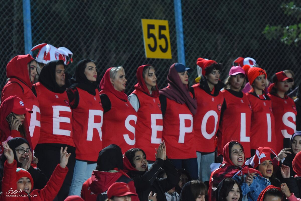 حضور گروهی از کانون بانوان هوادار پرسپولیس در اصفهان حضور گروهی از کانون بانوان هوادار پرسپولیس در اصفهان