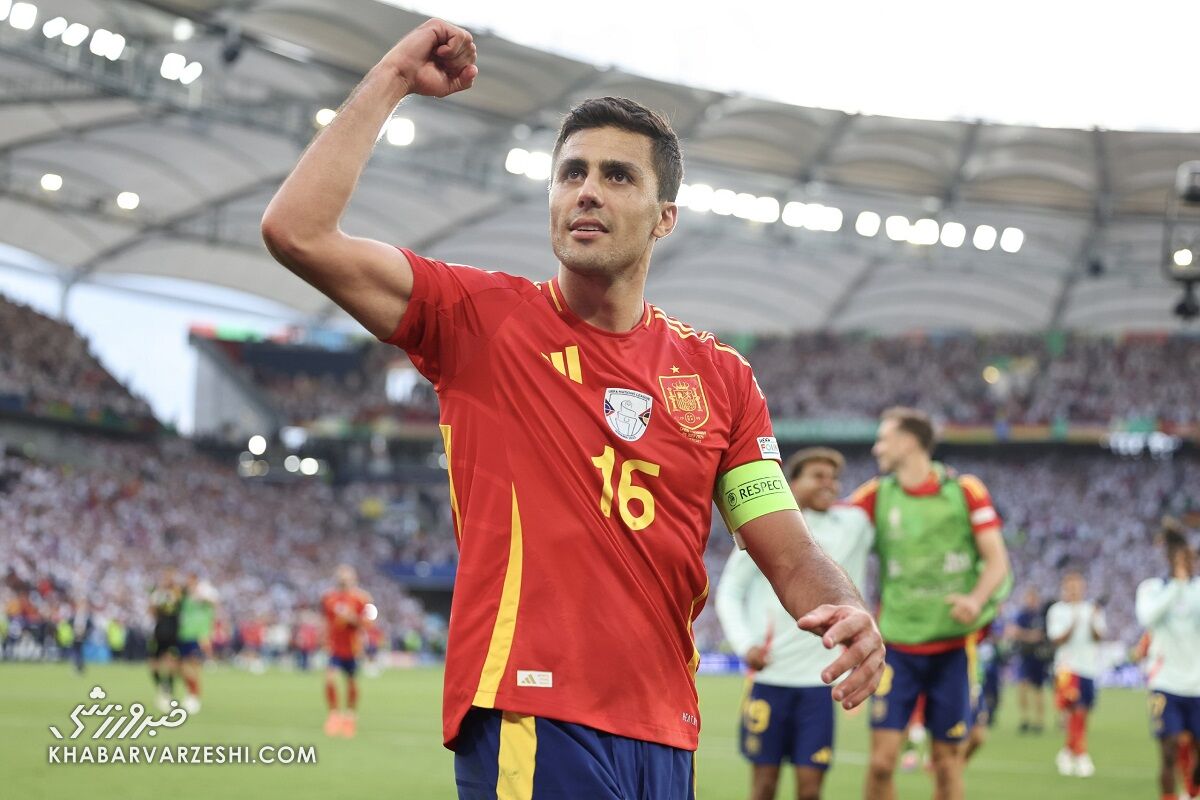 نگاهی به دنیای ساده و بی زرق و برق رودری برنده توپ طلا/ از زندگی در خوابگاه دانشجویی تا رانندگی با ماشینهای قدیمی و نامزد بیحاشیه +تصاویر