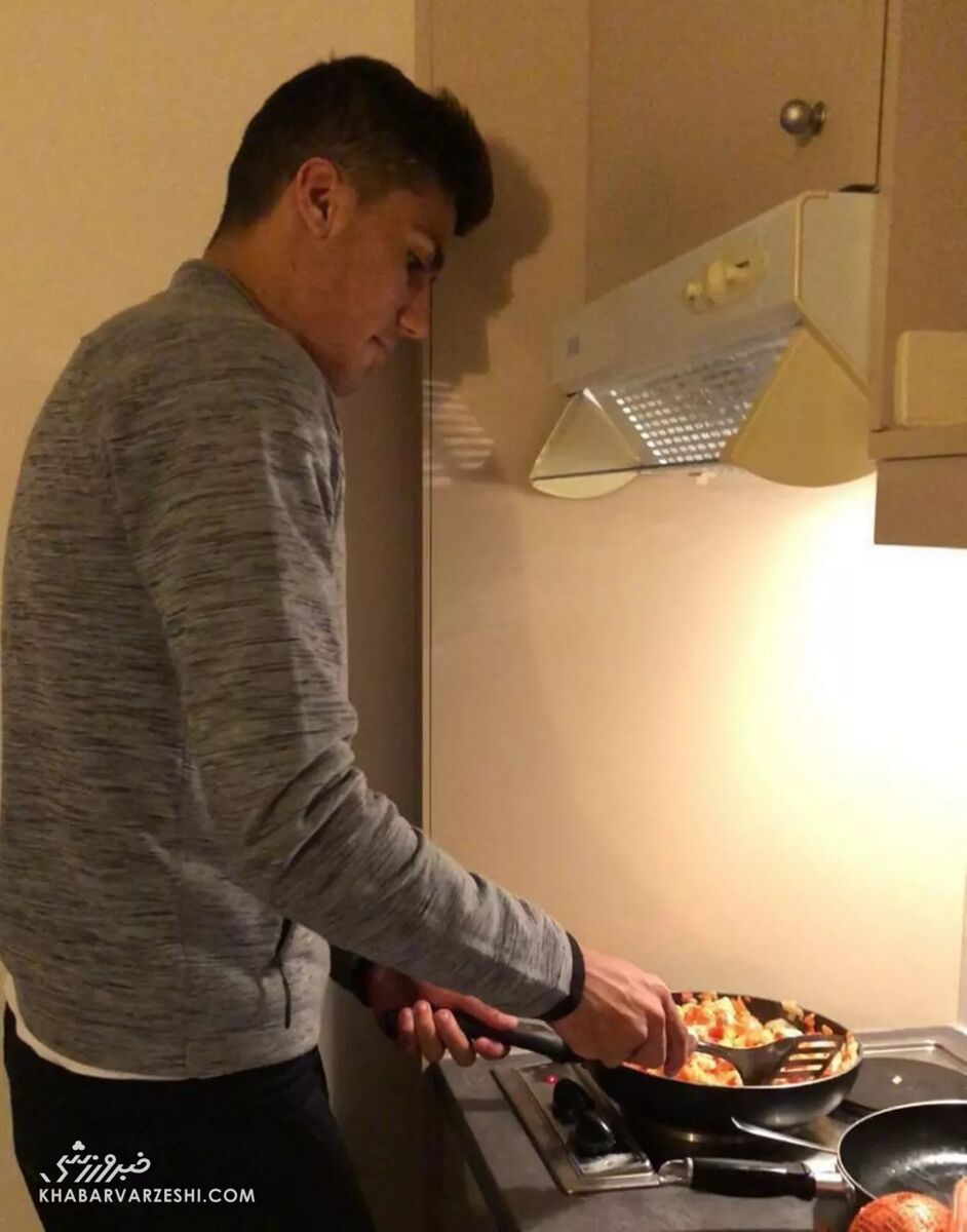 نگاهی به دنیای ساده و بی زرق و برق رودری برنده توپ طلا/ از زندگی در خوابگاه دانشجویی تا رانندگی با ماشینهای قدیمی و نامزد بیحاشیه +تصاویر