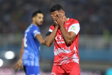 هافبک سابق استقلال از پرسپولیس هم رفتنی شد!
