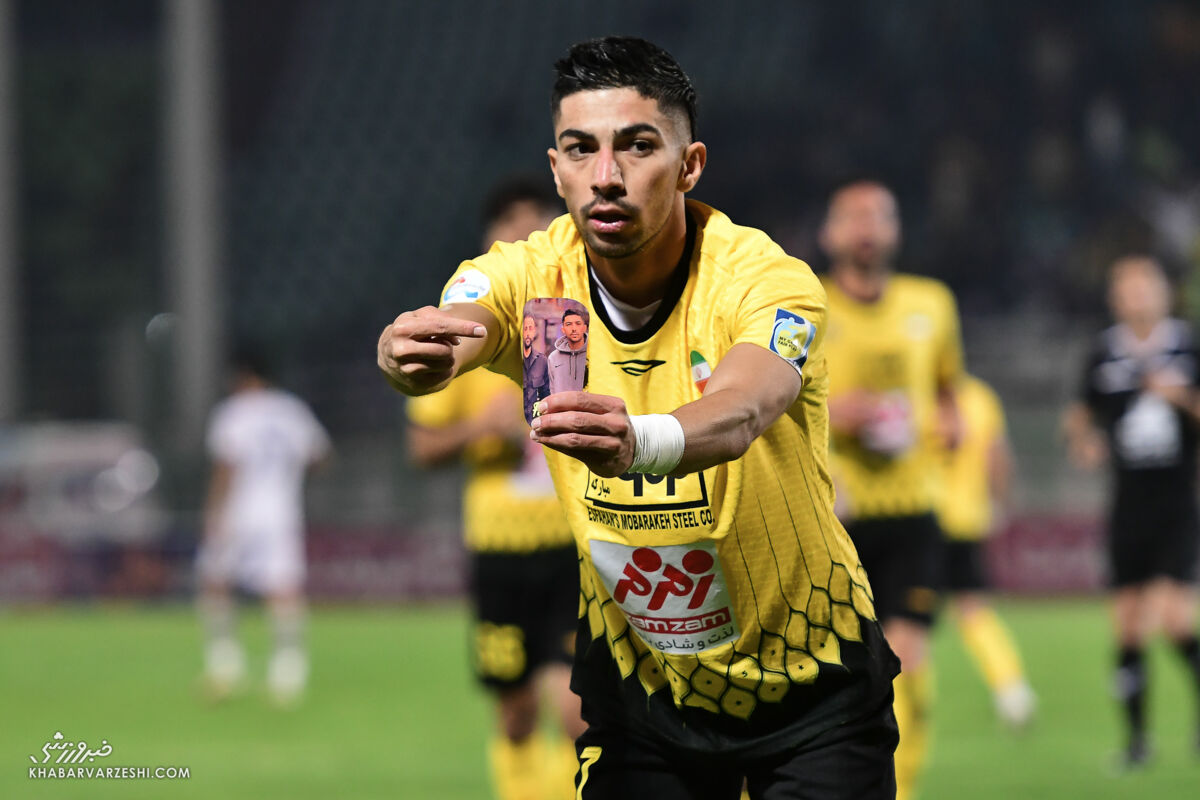 لیموچی ورژن ایرانی اورونوف؛ استقلال قهرمانی را به پرسپولیس داد، پرسپولیس قهرمانی را به سپاهان یا تراکتور می دهد؟