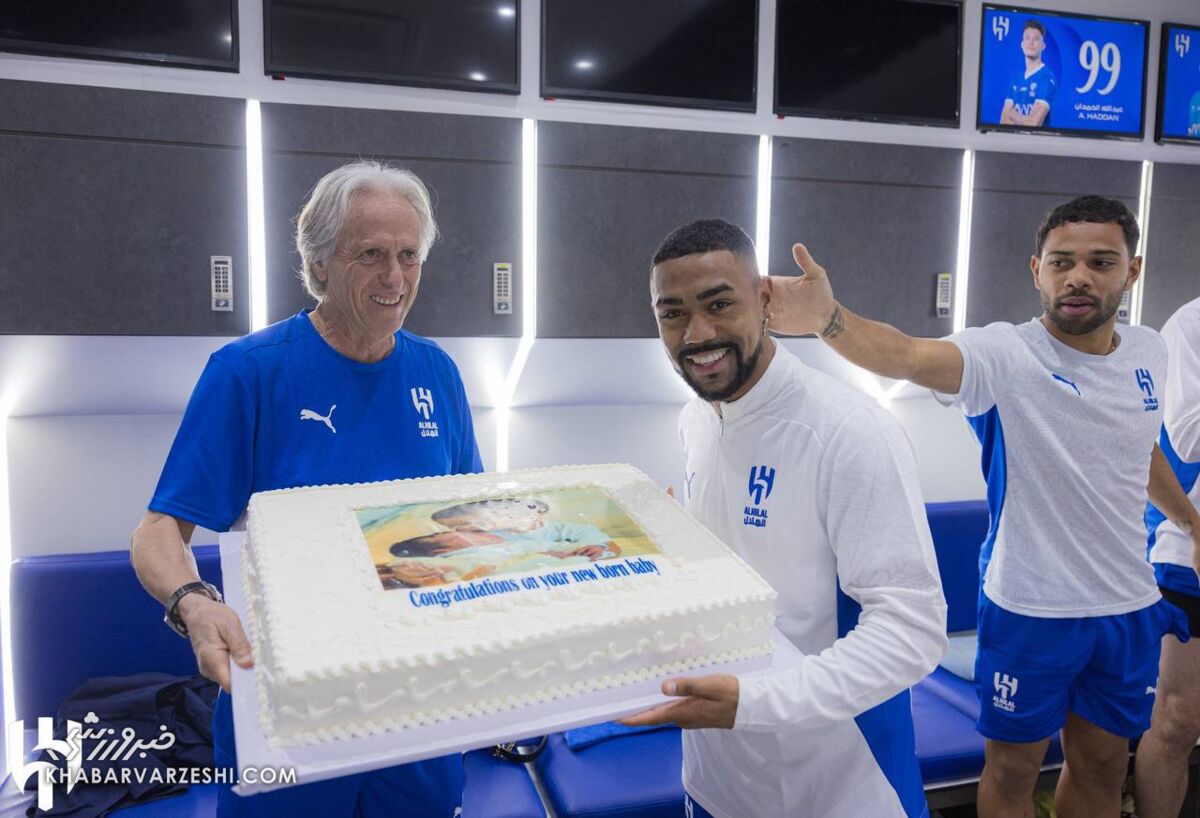 جشن جالب الهلالیها در رختکن پیش از تقابل با استقلال +عکس جشن جالب الهلالیها در رختکن پیش از تقابل با استقلال +عکس