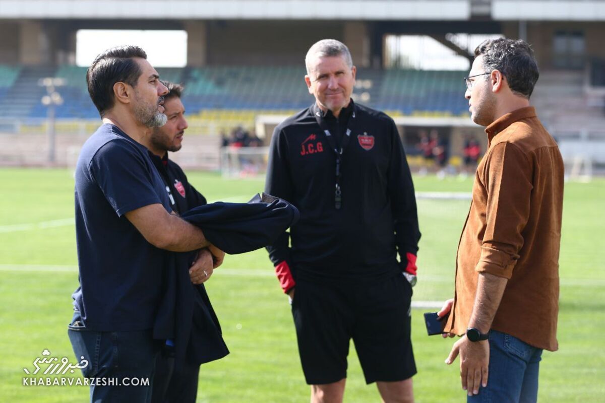 خداداد عزیزی: مربیان استقلال را با «مافیابازی» خراب میکنند/ زورشان به «فرهاد مجیدی» نرسید/ نه ممنوعالتصویر هستم و نه ممنوعالخروج!