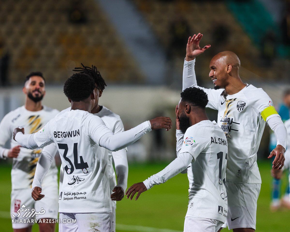 حمله یاران بلان به جایگاه رقیب استقلال، الاتحاد برای چند ساعت صدر را از الهلال گرفت حمله یاران بلان به جایگاه رقیب استقلال، الاتحاد برای چند ساعت صدر را از الهلال گرفت