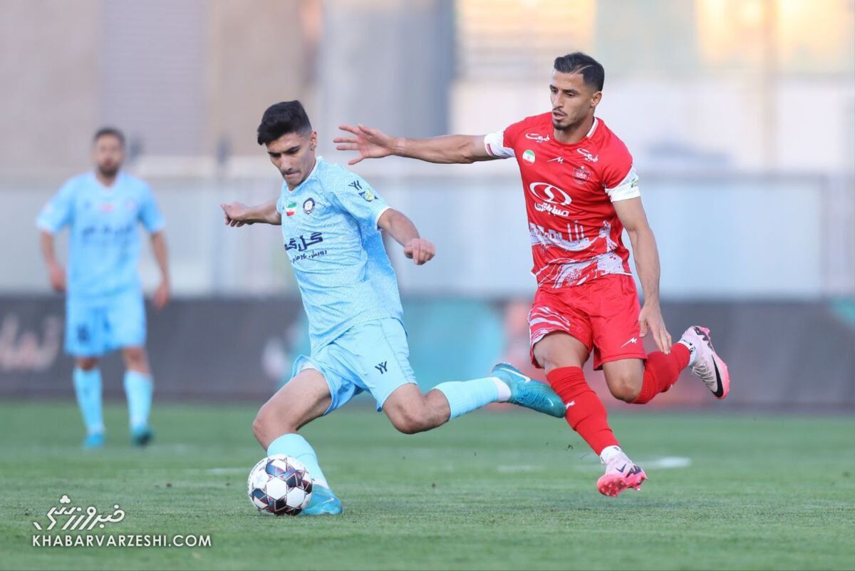 درگیری لفظی مهاجم پرسپولیس با کاپیتان گل گهر! درگیری لفظی مهاجم پرسپولیس با کاپیتان گل گهر!