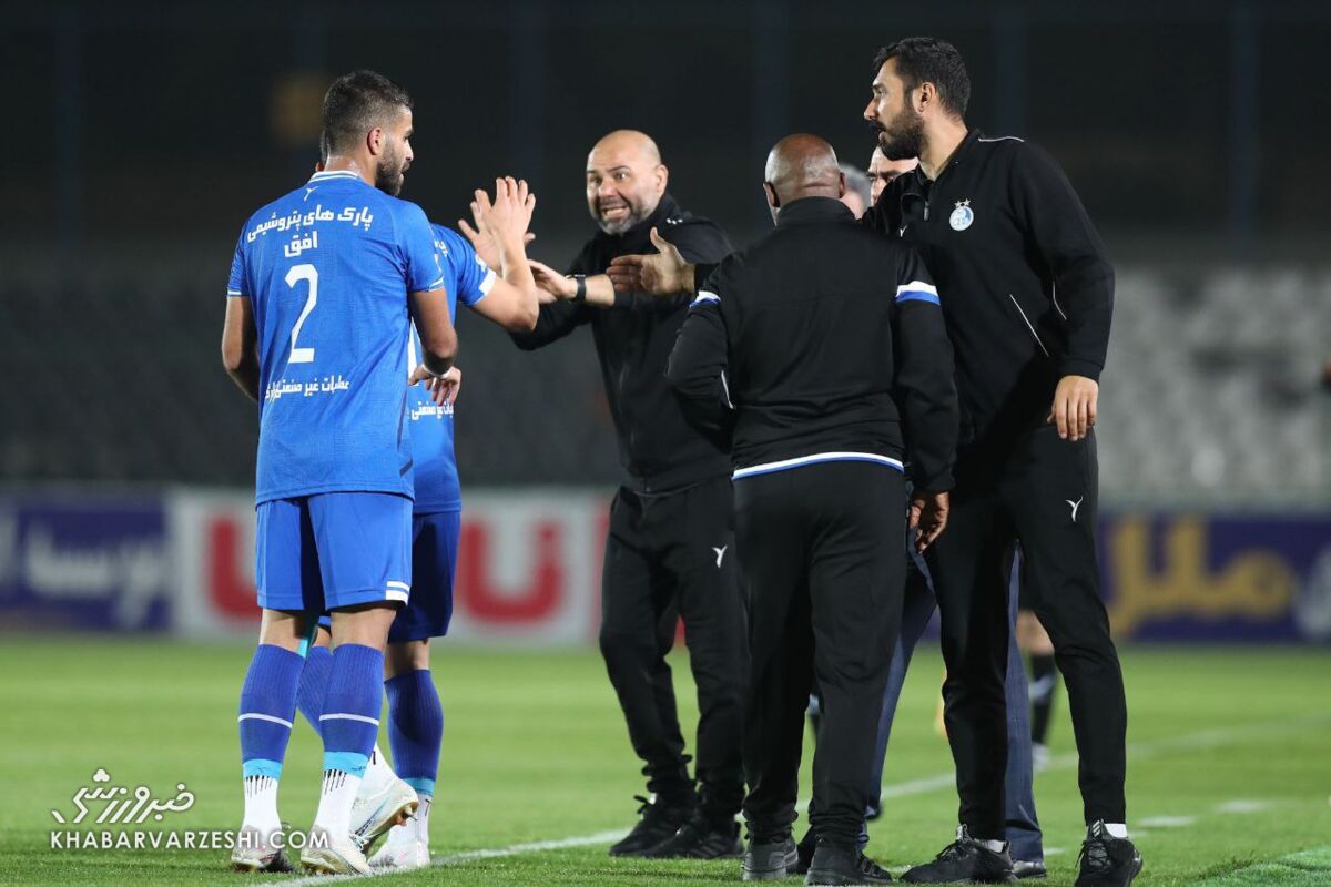 تا دیر نشده برای استقلال مربی ایرانی بیاورید/ سهراب تیم را سرپا کرد اما مدیران دنبال عمه و عموی ماتزاری بودند!