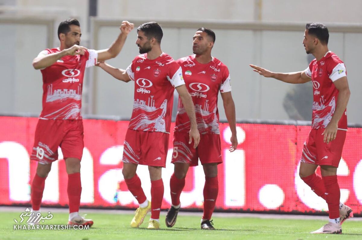 پیراهن پرسپولیس برای پنج بازیکن گشاد است/ بازیکن چند میلیون دلاری برای نردبان خریدیم!/ دو بازیکن میتوانستند در لیست تیم ملی باشند پیراهن پرسپولیس برای پنج بازیکن گشاد است/ بازیکن چند میلیون دلاری برای نردبان خریدیم!/ دو بازیکن میتوانستند در لیست تیم ملی باشند