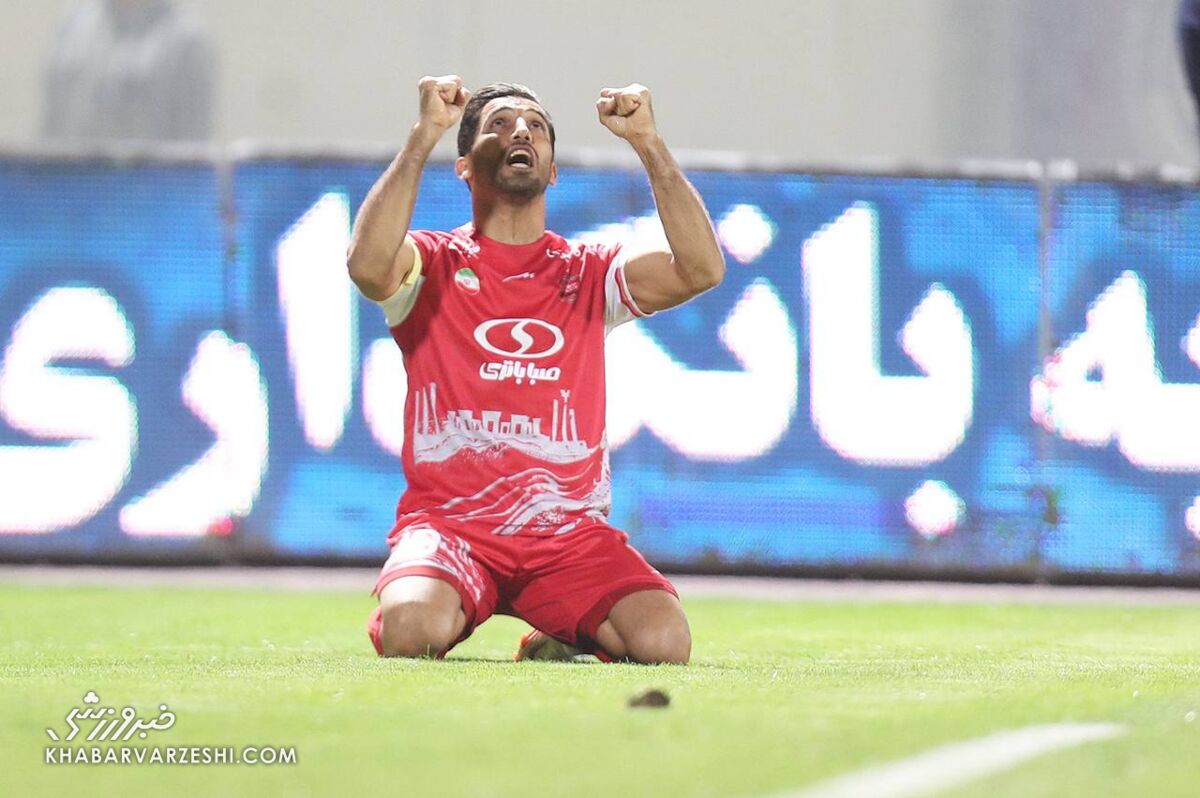 امیری چطور به لیست تمدیدی ها برگشت؟ / از تماس اسکوچیچ تا گلایه های کاپیتان پرسپولیس در جمع خصوصی! امیری چطور به لیست تمدیدی ها برگشت؟ / از تماس اسکوچیچ تا گلایه های کاپیتان پرسپولیس در جمع خصوصی!