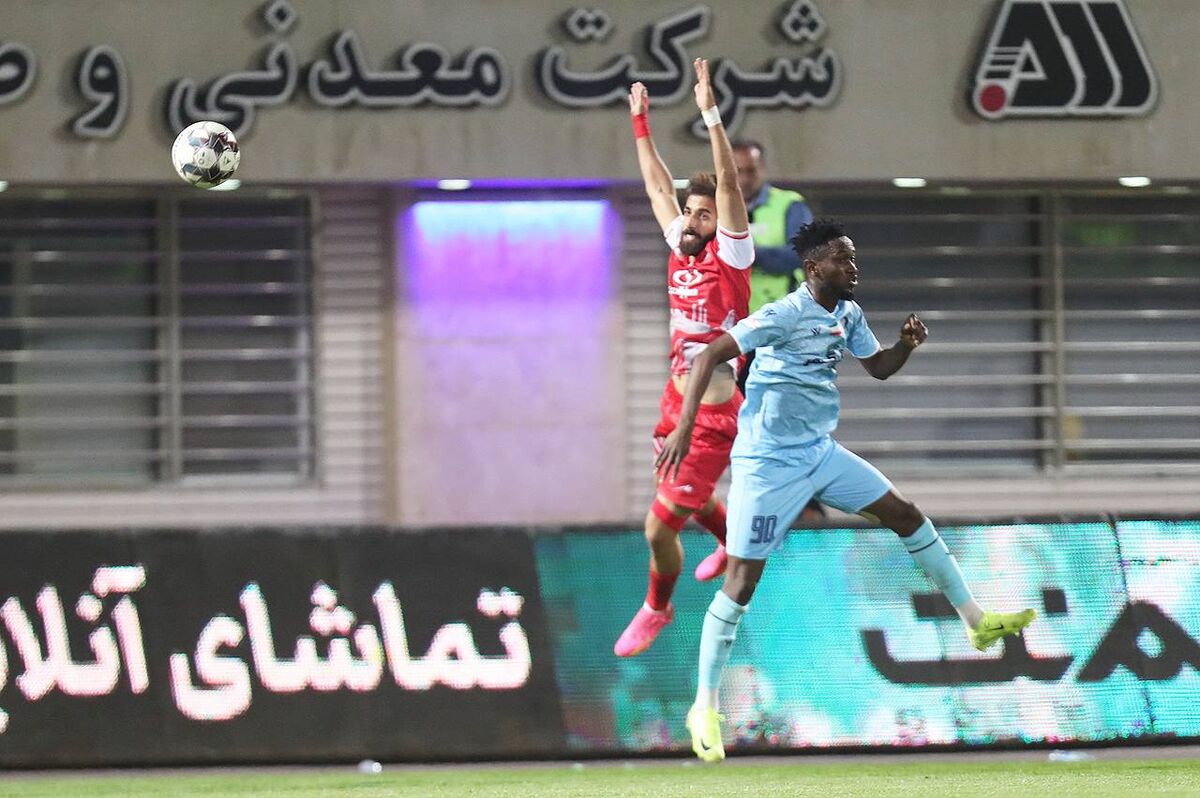 حتما ببینید: ضربه سر خطرناک مهاجم گل گهر به دروازه پرسپولیس +فیلم حتما ببینید: ضربه سر خطرناک مهاجم گل گهر به دروازه پرسپولیس +فیلم