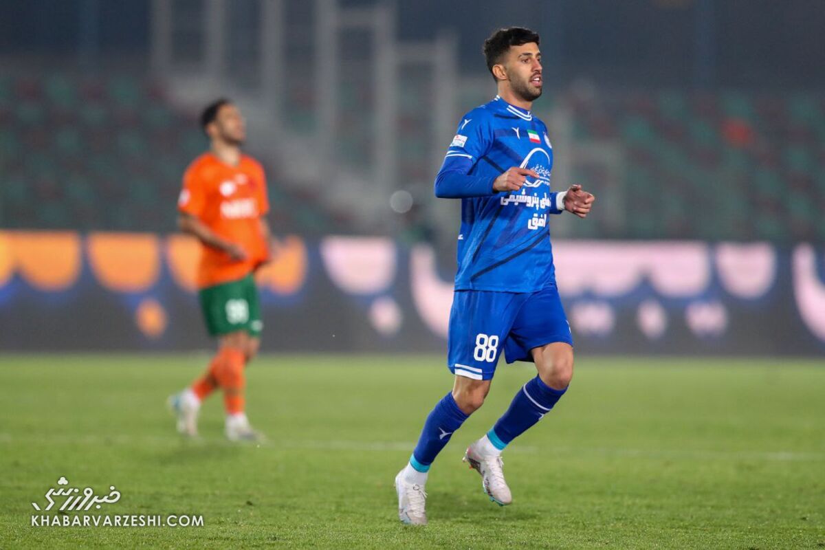 رضاوند؛سیبل همیشگی انتقاد هواداران/ اخراج بدموقع!