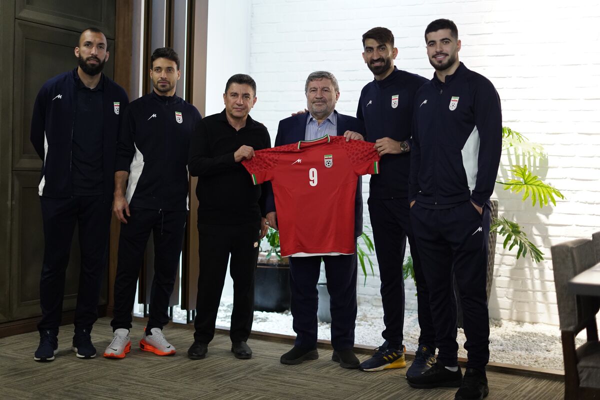 پیراهن طارمی از دست قلعهنویی و بیرانوند گرفته شد +عکس