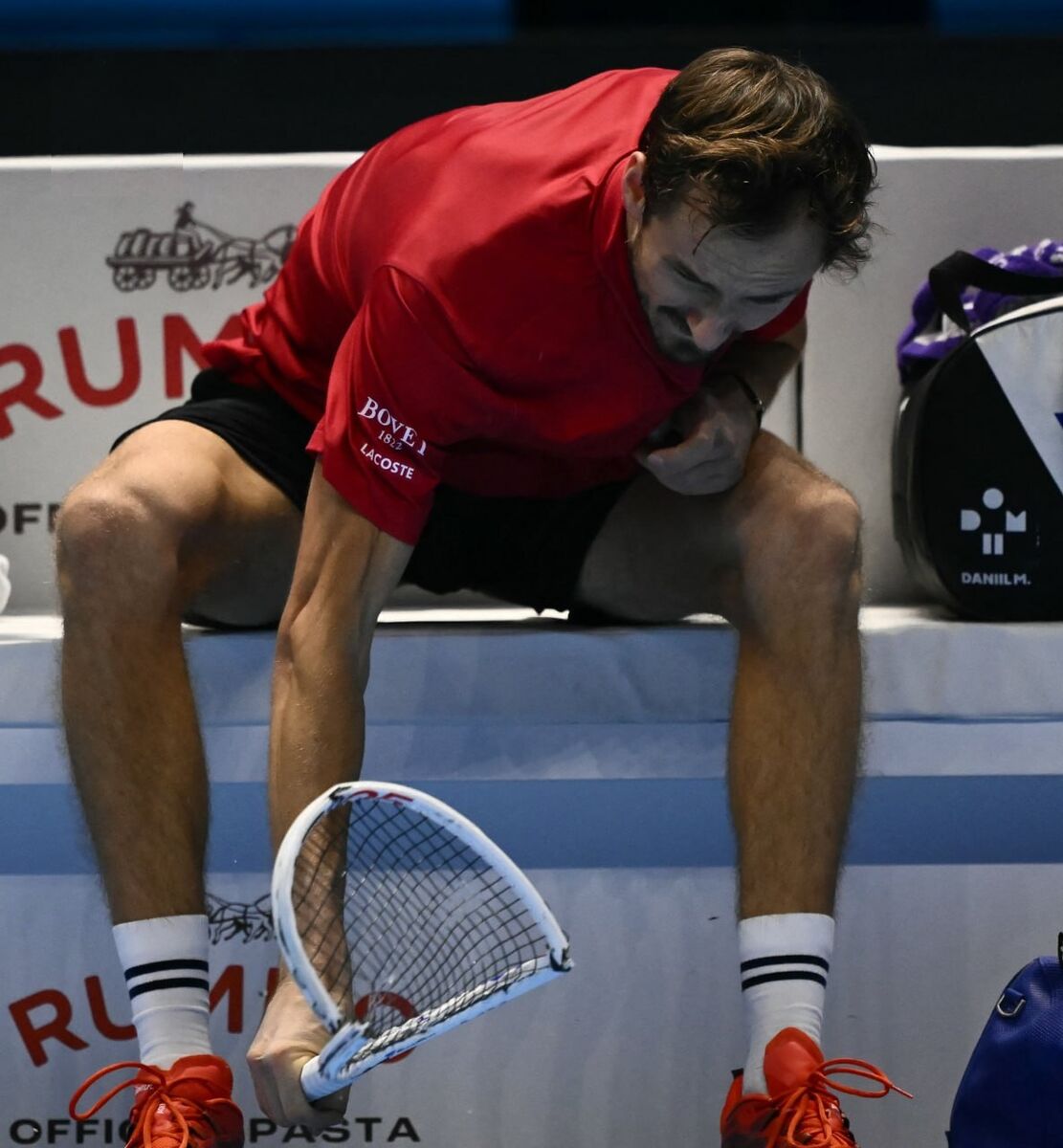 دیوانگی باورنکردنی ستاره مشهور دنیای ورزش/ تماشاگران در شوک؛ این ورزشکار دچار فروپاشی روانی شد! +ویدیو