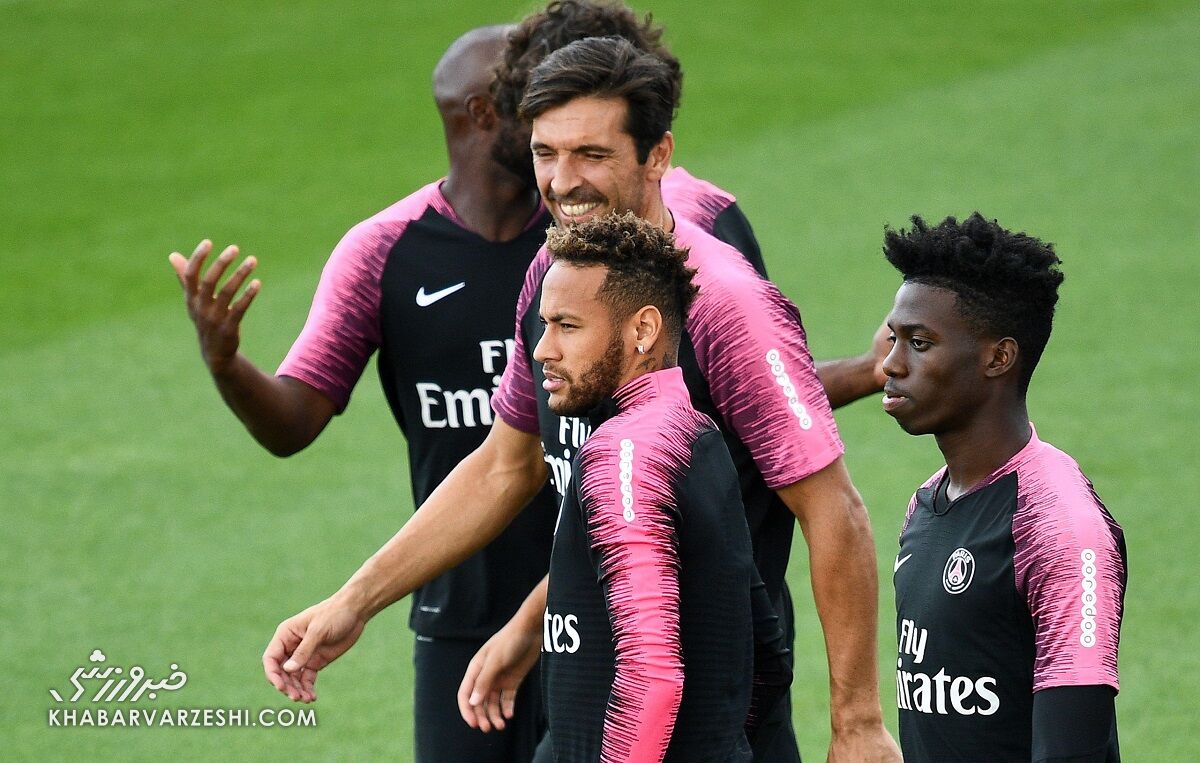 رونالدو یا مسی؟ این بار جیجی بوفون انتخاب میکند/ وقتی یک آهنگ مسیر حرفهای اسطوره ایتالیایی را تغییر داد