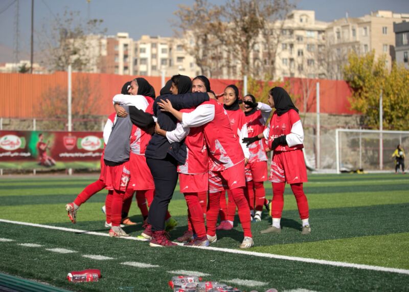 صعود مقتدرانه زنان پرسپولیس به پلیآف! صعود مقتدرانه زنان پرسپولیس به پلیآف!