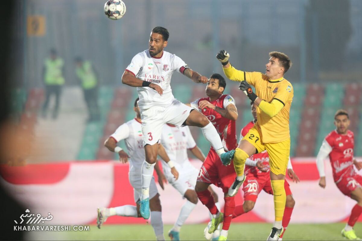 مهاجمان پرسپولیس مثل «چک برگشت خورده» هستند/ این مربی زیرخاکی را از کجا پیدا کردید؟/ تیم گاریدو شلمشوربا بازی میکند