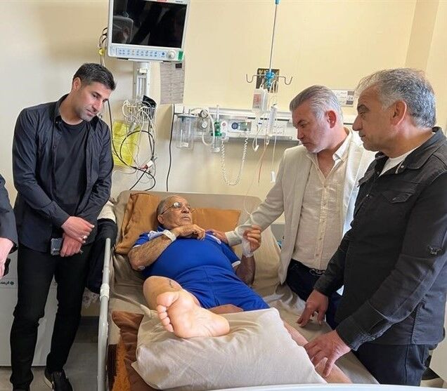 پیشکسوت پرسپولیس بر بالین اسطوره استقلال + عکس پیشکسوت پرسپولیس بر بالین اسطوره استقلال + عکس